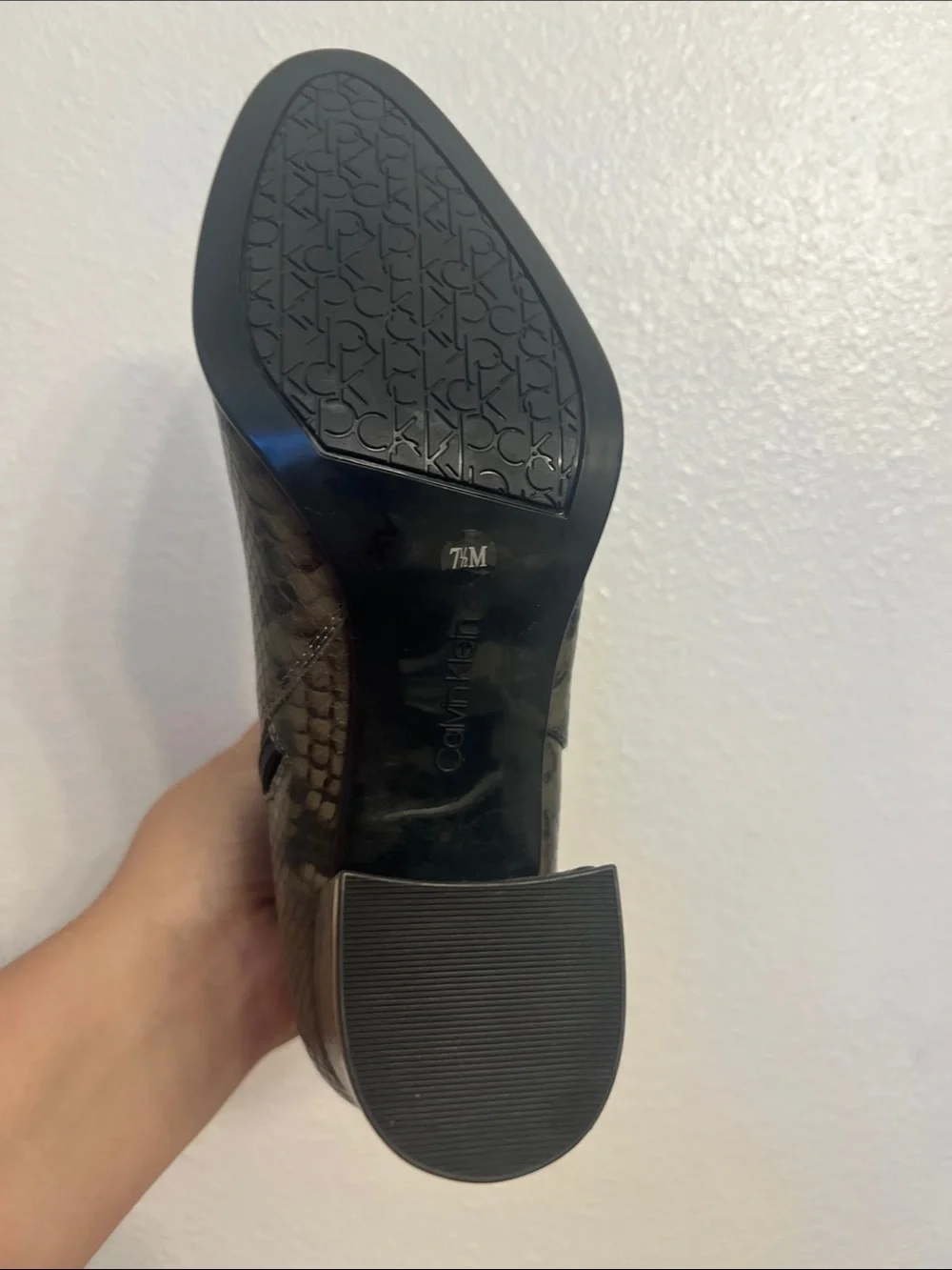 Calvin Klein $119 Fioranna Ankle Booties NWOT